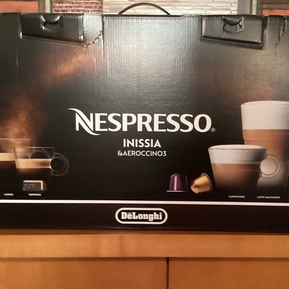 BRAND NEW: NESSPRESSO INISSIA AEROCCINOS / Nespresso with frother.
